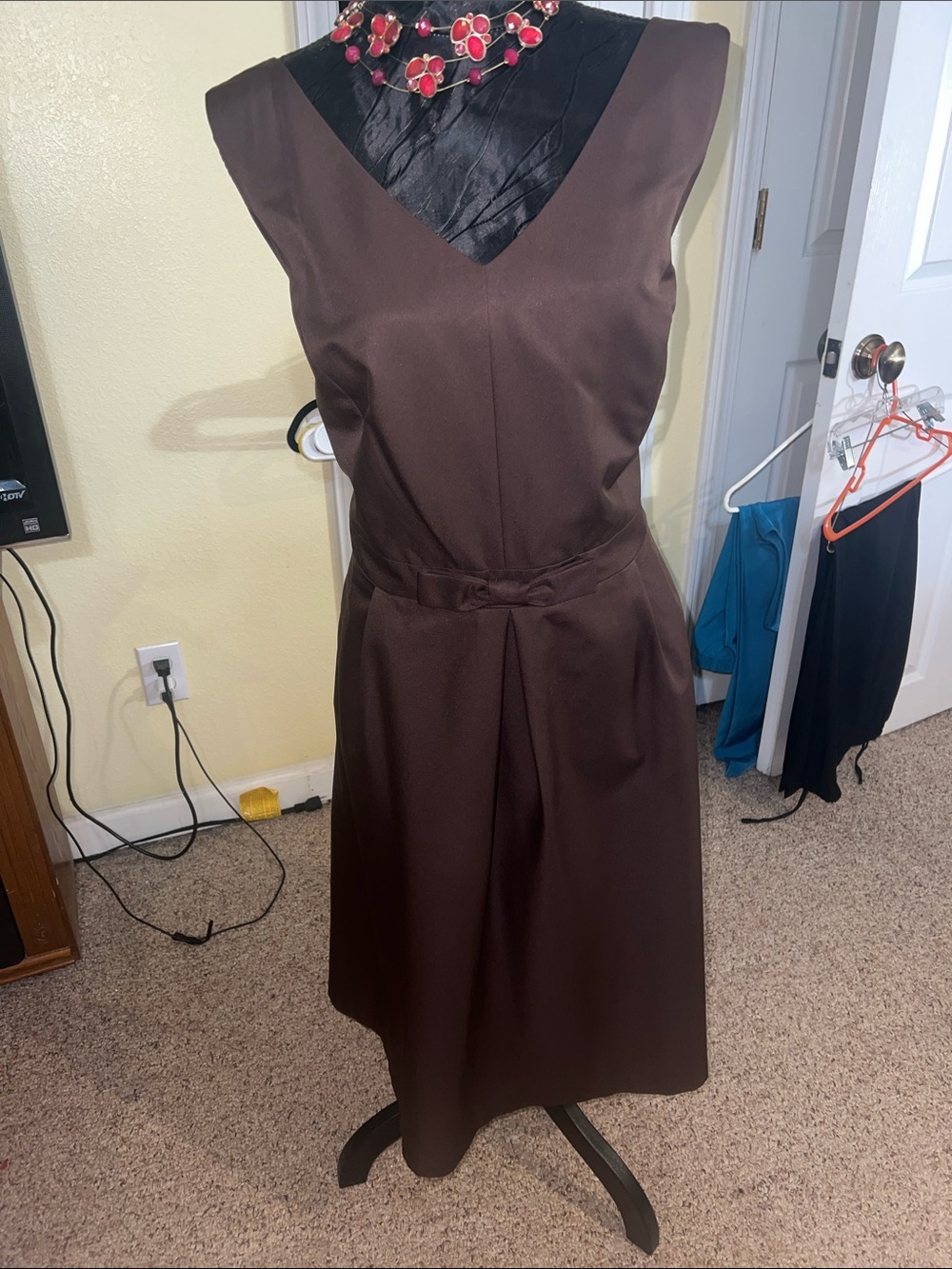 Isaac Mizrahi Chocolate Brown V-Neck Sleeveless Midi Dress